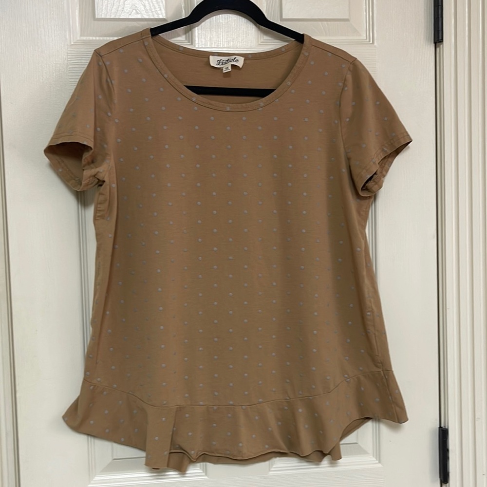Listicle top size large. See pictures. Great condition!